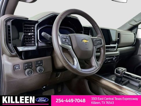 Used 2025 Chevrolet Silverado 1500 LT w/ Z71 Off-Road Package AWD/4WD image 11