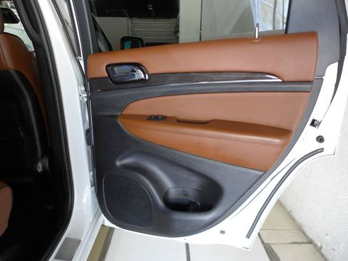 Used 2021 Jeep Grand Cherokee Overland AWD/4WD image 76