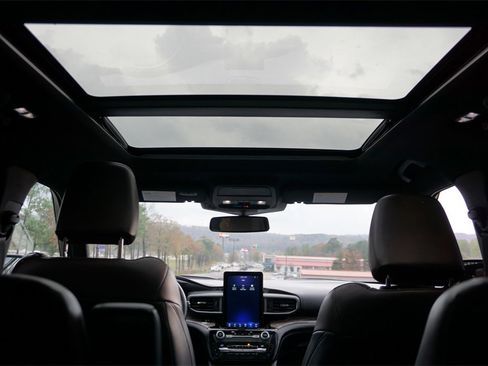 Used 2021 Ford Explorer Platinum w/ Equipment Group 601A image 14