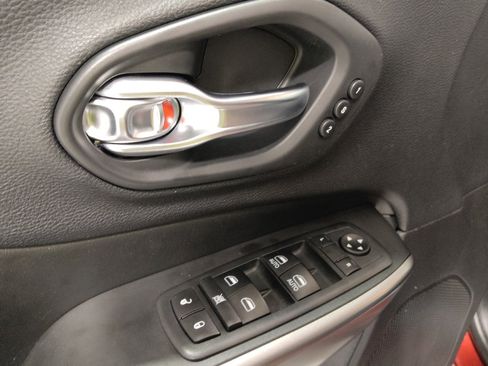 Used 2020 Jeep Cherokee Limited AWD/4WD image 27