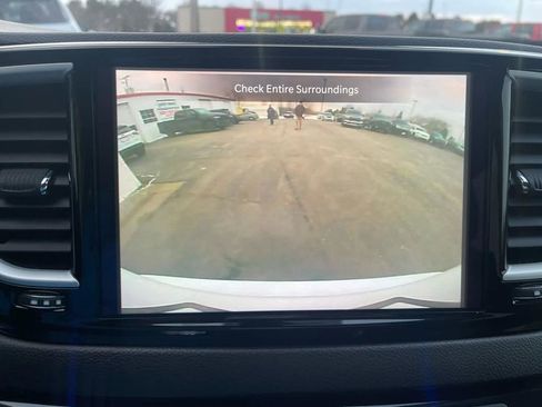 Used 2022 Chrysler Pacifica Touring-L FWD image 26
