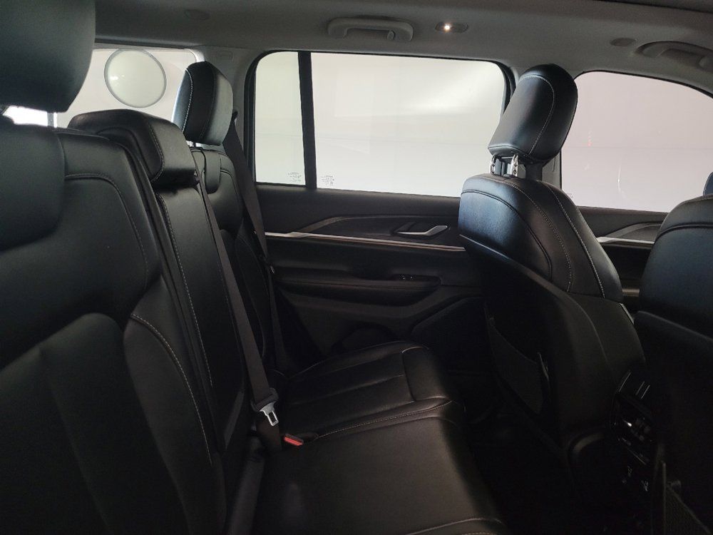 Used 2023 Jeep Grand Cherokee Limited AWD/4WD image 19