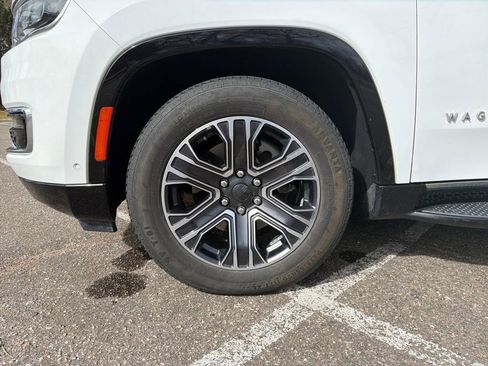 Used 2023 Jeep Wagoneer L Series II image 16