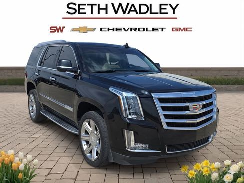 Used 2018 Cadillac Escalade Luxury RWD image 1