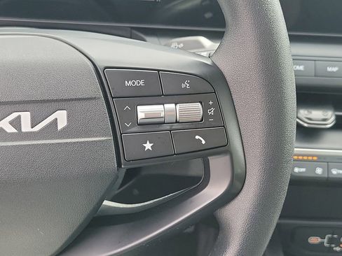 Used 2025 Kia K4 FWD image 25