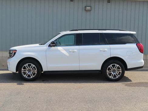 Used 2025 Ford Expedition Active AWD/4WD image 8