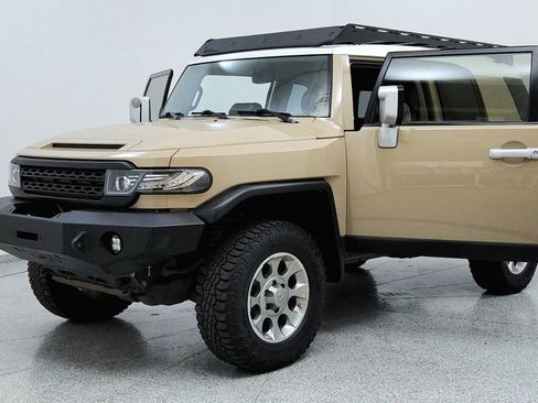 Used 2013 Toyota FJ Cruiser Base image 9