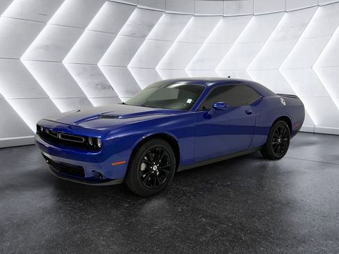 Used 2021 Dodge Challenger SXT image 3