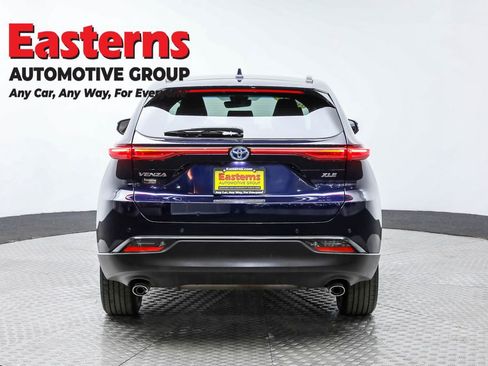 Used 2023 Toyota Venza XLE image 6