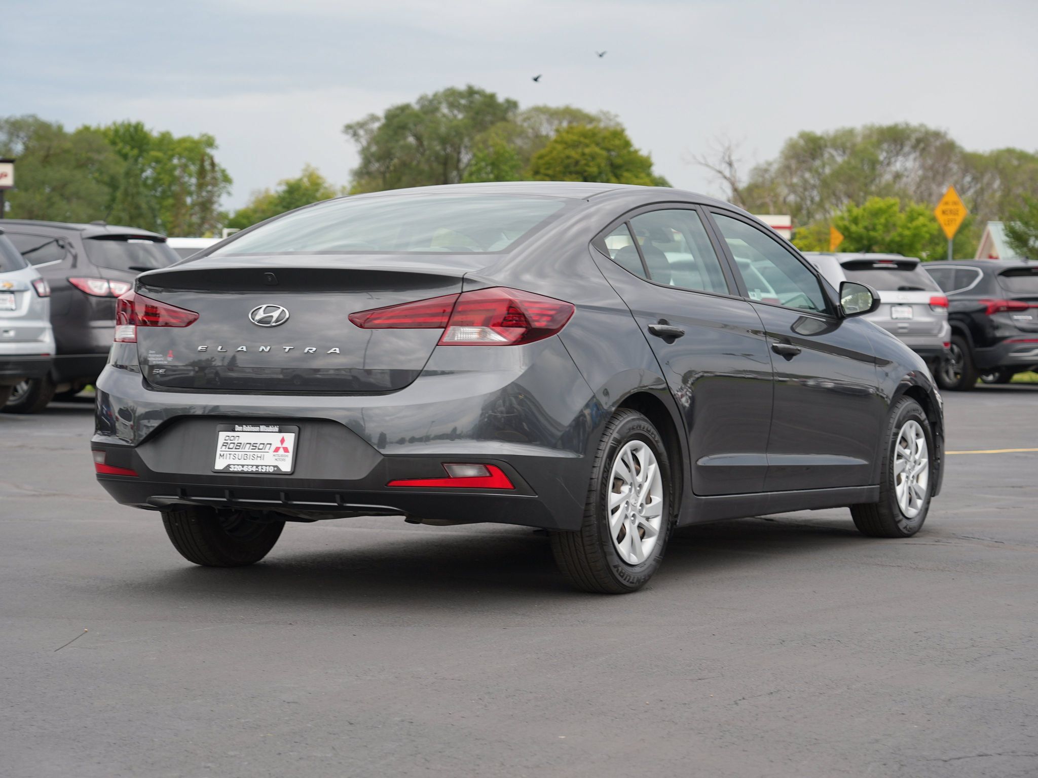 Used 2020 Hyundai Elantra SE FWD image 3