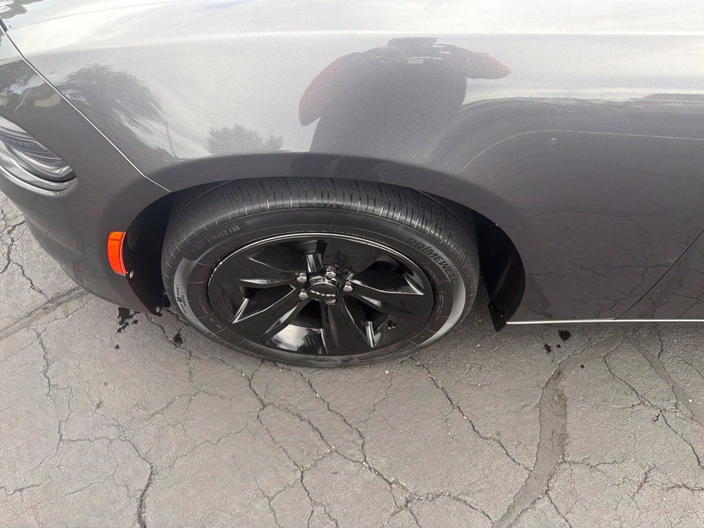 Used 2016 Dodge Charger SXT RWD image 9