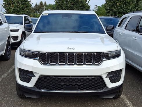 New 2025 Jeep Grand Cherokee Laredo X image 2