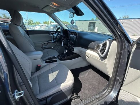 Used 2021 Kia Soul S FWD image 24