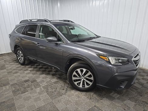 Used 2022 Subaru Outback Premium image 7