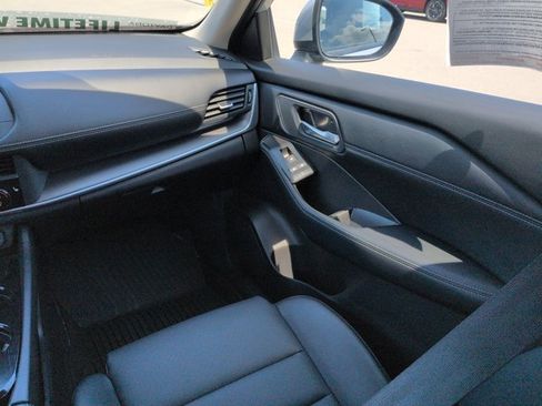 Certified 2025 Nissan Rogue SV w/ SV Premium Package FWD image 17