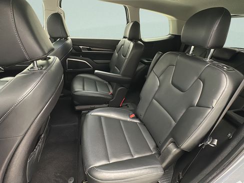 Used 2025 Kia Telluride S AWD/4WD image 11