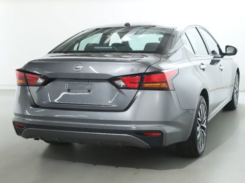 Used 2024 Nissan Altima 2.5 SV FWD image 46