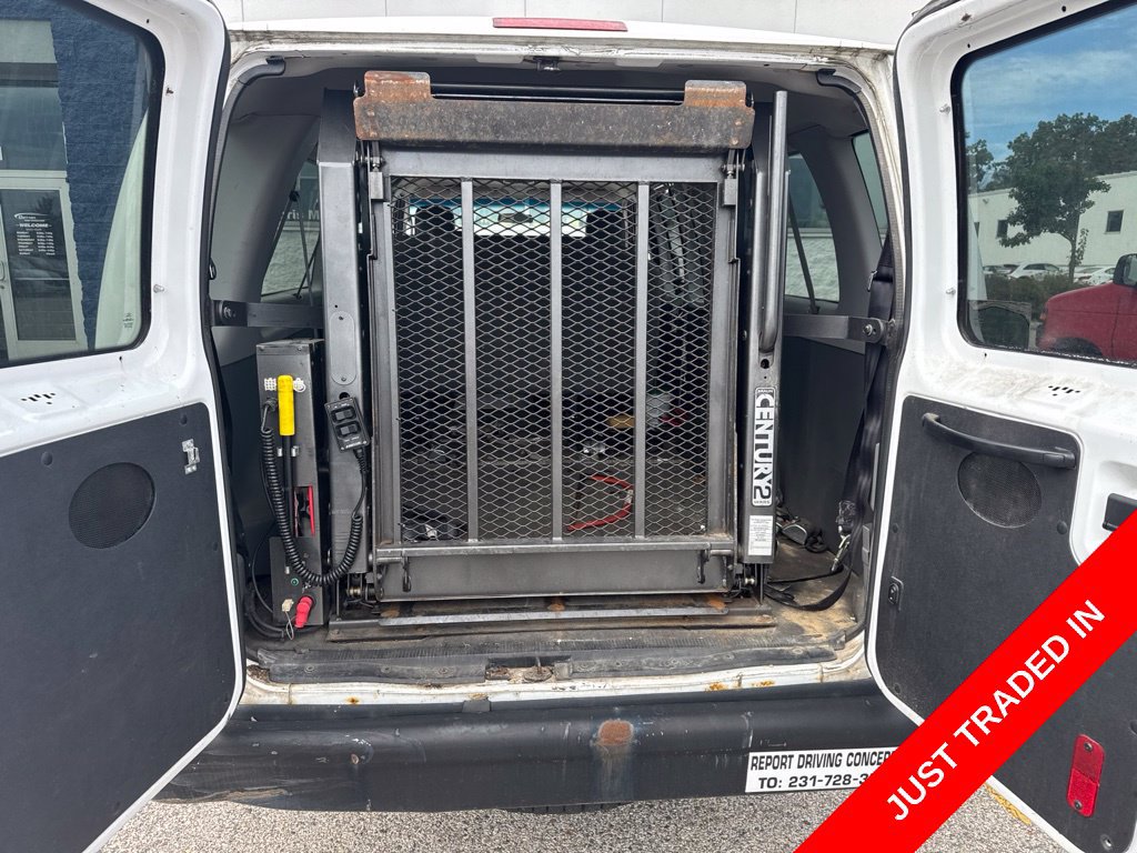 Used 2009 Ford E-350 and Econoline 350 XLT RWD image 10