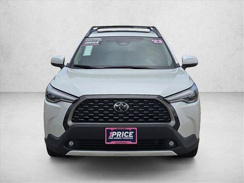 Used 2023 Toyota Corolla Cross XLE w/ Convenience Package FWD image 2