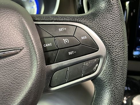Used 2019 Chrysler Pacifica Touring Plus image 23