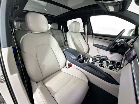Certified 2023 Porsche Cayenne Platinum Edition AWD/4WD image 28