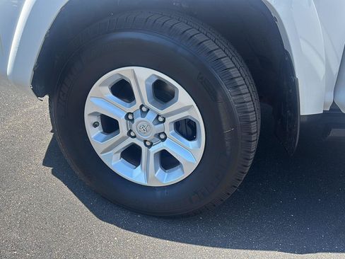 Used 2016 Toyota 4Runner SR5 AWD/4WD image 4