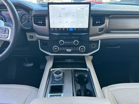 Used 2023 Ford Expedition Limited image 10