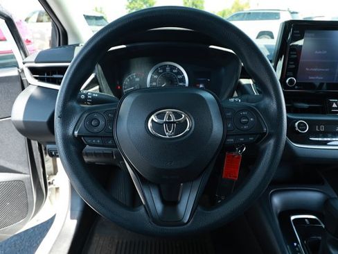 Used 2022 Toyota Corolla LE FWD image 11