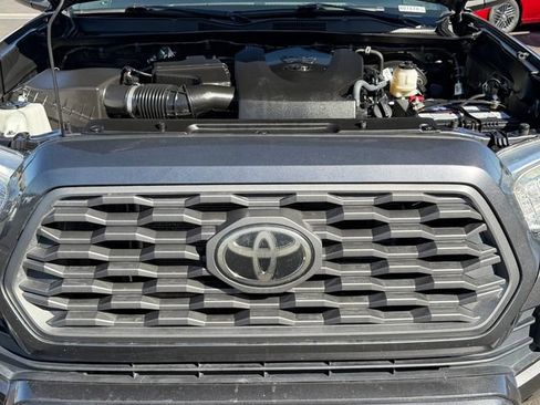 Used 2020 Toyota Tacoma TRD Sport w/ Technology Package AWD/4WD image 26
