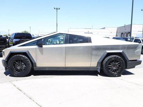 Used 2025 Tesla Cybertruck AWD Crew Cab image 3