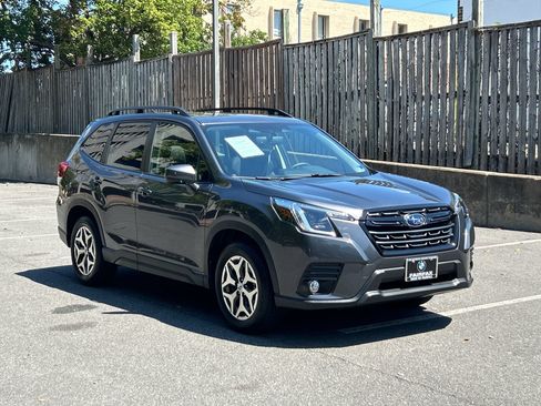 Used 2023 Subaru Forester Premium AWD/4WD image 7