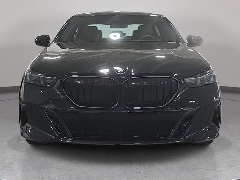 Used 2026 BMW 530i w/ M Sport Package image 3