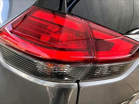 Used 2017 Nissan Rogue SV FWD image 29