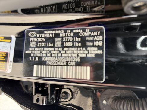Used 2025 Hyundai Venue SE FWD image 33