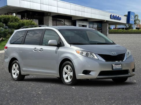 Used 2012 Toyota Sienna LE FWD image 10