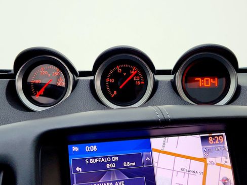 Used 2017 Nissan 370Z Sport image 16