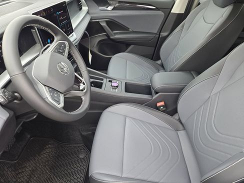 New 2026 Volkswagen Tiguan SE AWD/4WD image 11