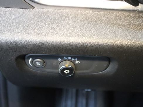 Used 2022 Chevrolet Traverse LT AWD/4WD image 16