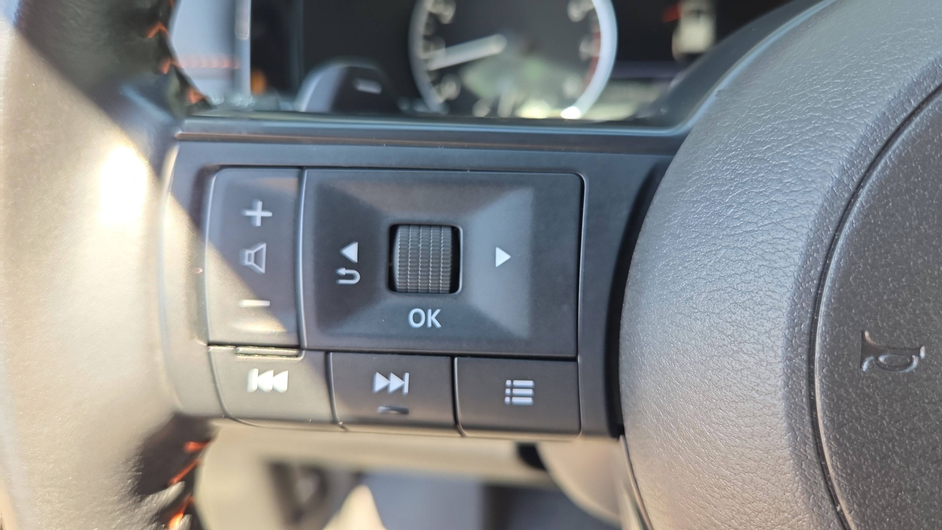 Used 2024 Nissan Pathfinder Rock Creek AWD/4WD image 25