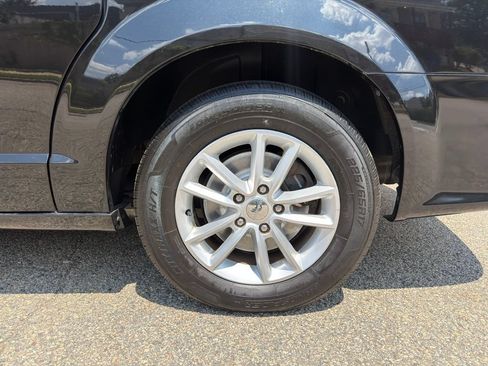Used 2019 Dodge Grand Caravan SE FWD image 37