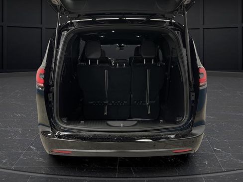 New 2026 Chrysler Pacifica Select w/ S Appearance Package image 13