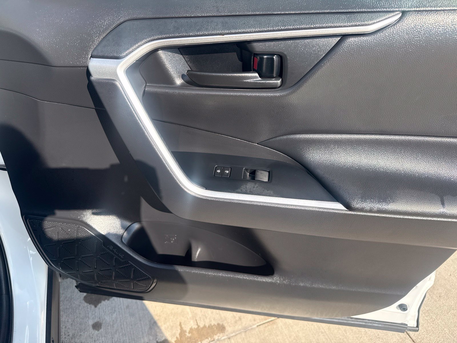 Used 2021 Toyota RAV4 LE w/ Carpet Mat Package (TMS) FWD image 25