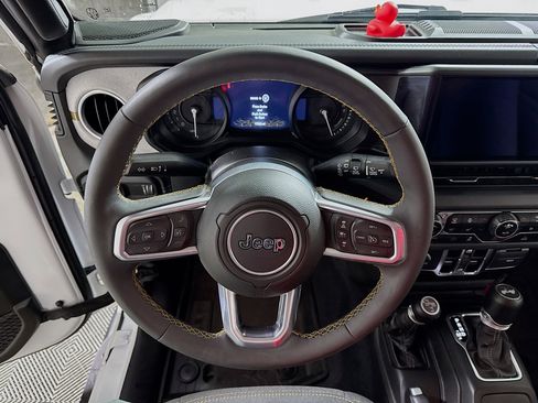 Used 2024 Jeep Wrangler Unlimited Sahara image 13