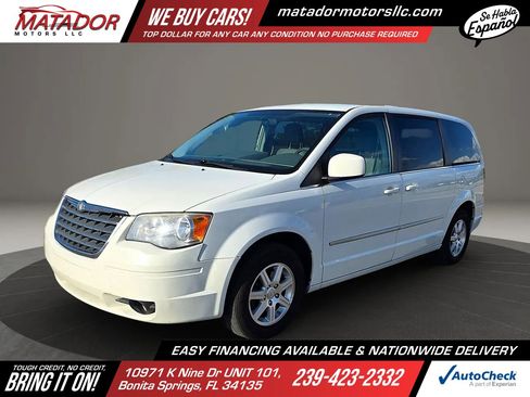 Used 2009 Chrysler Town & Country Touring FWD image 1