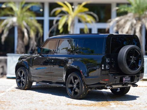 Used 2025 Land Rover Defender 130 V8 AWD/4WD image 9