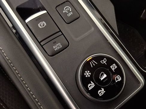Used 2023 Nissan Pathfinder SV w/ Black Appearance Package AWD/4WD image 23