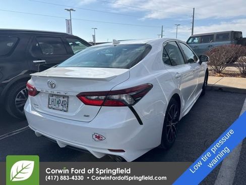 Used 2021 Toyota Camry SE image 4