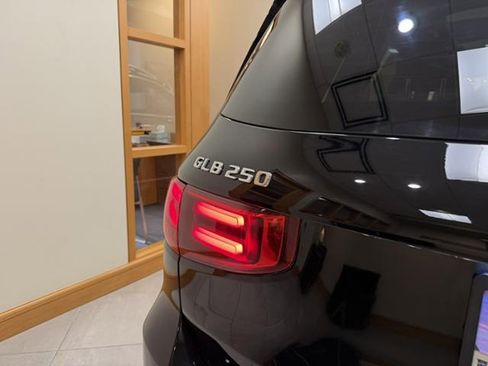 Used 2025 Mercedes-Benz GLB 250 image 6