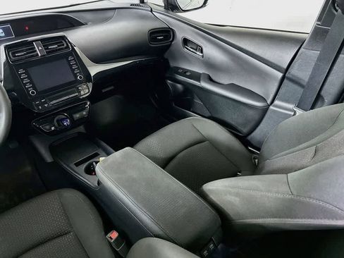 Used 2020 Toyota Prius LE FWD image 11