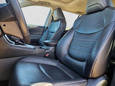 Used 2020 Toyota RAV4 XLE Premium FWD image 16
